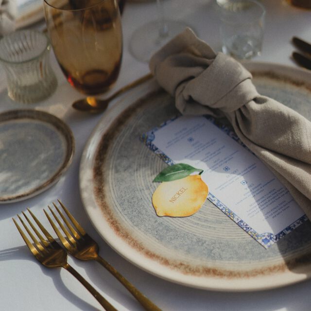 How did we create this unique wedding concept? Read below.For this beautiful Mallorca wedding weekend, we designed a concept inspired by traditional tiles and fresh lemons. The venue itself sparked the idea, with its stunning places featuring beautiful tiles, like the pool area and the tiled cocktail bar. The lemons, grown right in the venue’s backyard, added another local touch. We seamlessly incorporated both elements and our clients personal style into the table decor and stationery, creating a one-of-a-kind experience for the guests.Wedding Planner: @festtagsdesign_weddings
Photographer: @marinaandchris
Stationery Design: @tatengold
MEP: @totapunteventscatering
Catering: @barretesrestaurant#mallorcawedding #destinationwedding #deiawedding #churchwedding #weddingconcept #weddingdesign #weddingstationery #luxurywedding #weddingplanner #islandwedding #exclusiveevents #weddinginspiration #weddingcelebration #festtagsdesign #eventdesign #mallorca #dreamwedding #weddingweekend